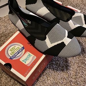 Sketchers Memory Foam loafers